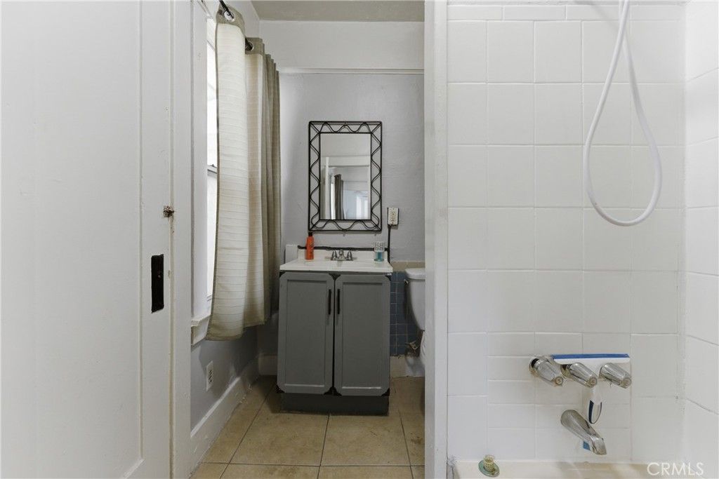 Image 16 of property listing at 1107 Mahanna, Long Beach, CA 90813