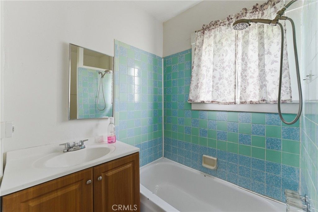Image 32 of property listing at 1107 Mahanna, Long Beach, CA 90813