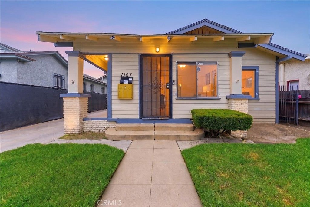 Image 38 of property listing at 1107 Mahanna, Long Beach, CA 90813