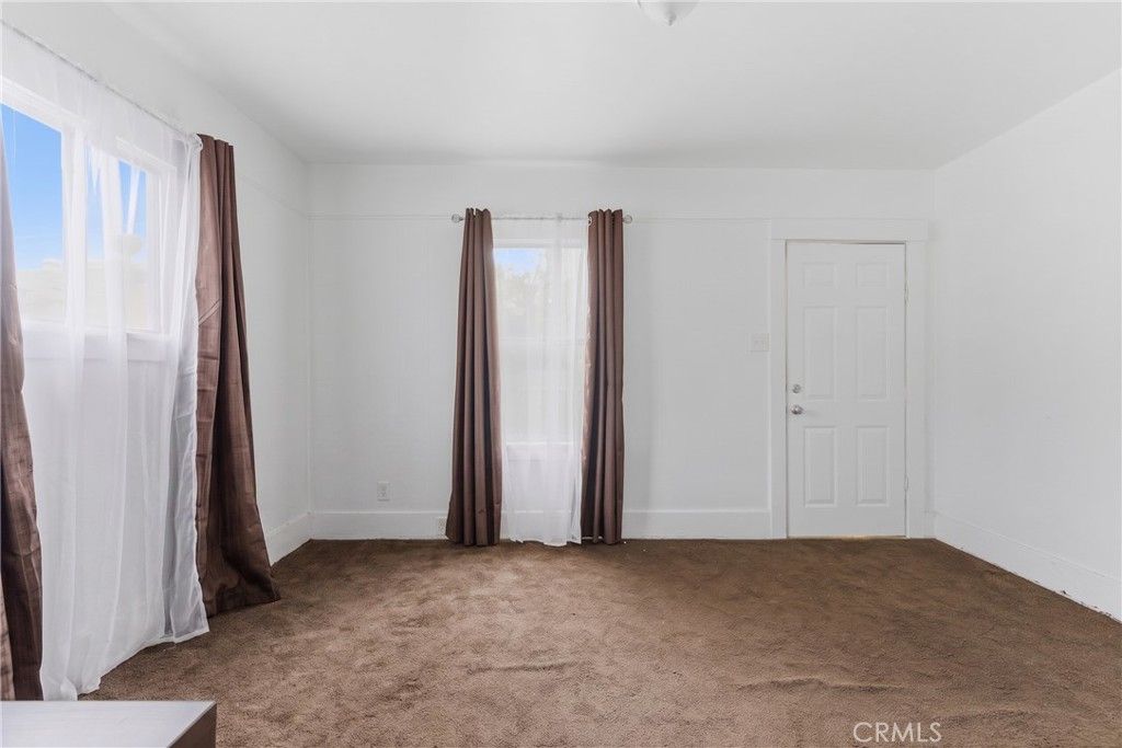 Image 4 of property listing at 1107 Mahanna, Long Beach, CA 90813