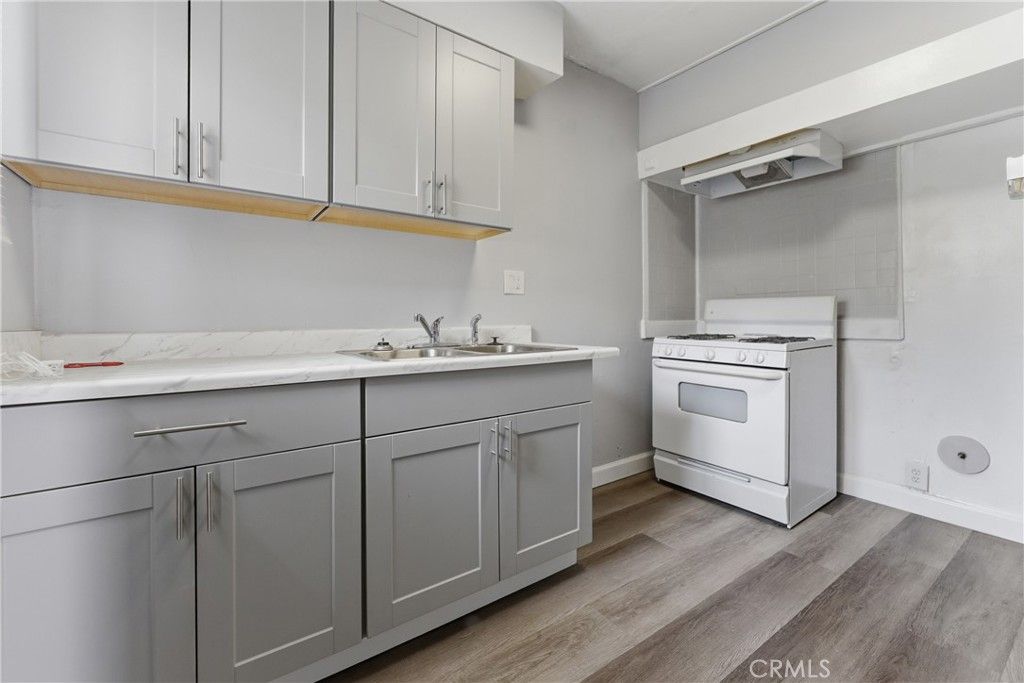 Image 9 of property listing at 1107 Mahanna, Long Beach, CA 90813