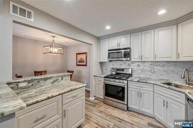 430 Poets Way 430, Mahwah, NJ 07430