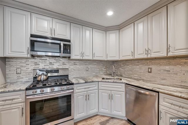 430 Poets Way 430, Mahwah, NJ 07430