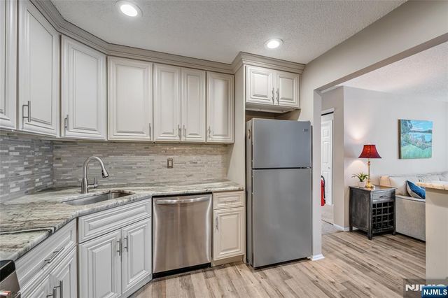 430 Poets Way 430, Mahwah, NJ 07430