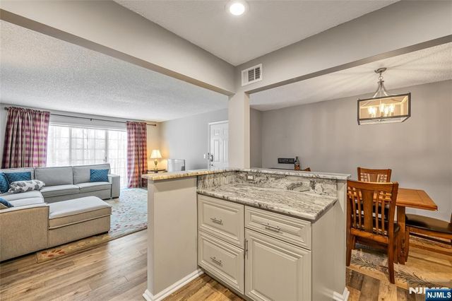 430 Poets Way 430, Mahwah, NJ 07430
