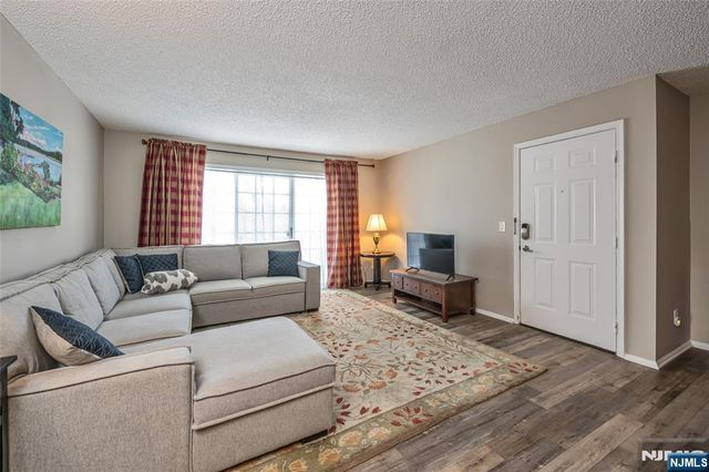 430 Poets Way 430, Mahwah, NJ 07430
