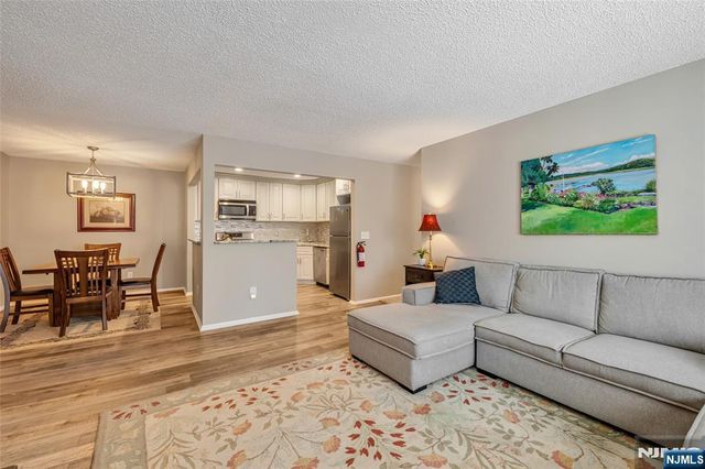 430 Poets Way 430, Mahwah, NJ 07430