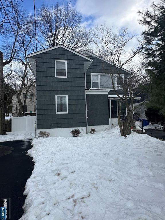 122 Dean Drive 1, Tenafly, NJ 07670