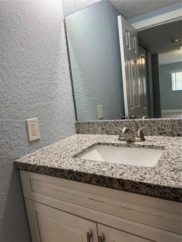 3710 NW 21st St 114, Lauderdale Lakes, FL 33311