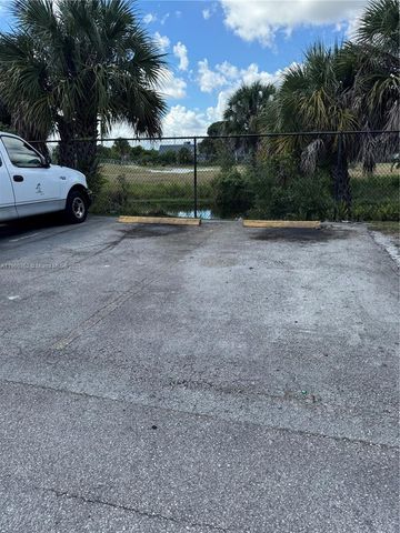 3710 NW 21st St 114, Lauderdale Lakes, FL 33311