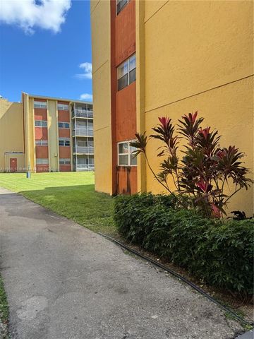 3710 NW 21st St 114, Lauderdale Lakes, FL 33311