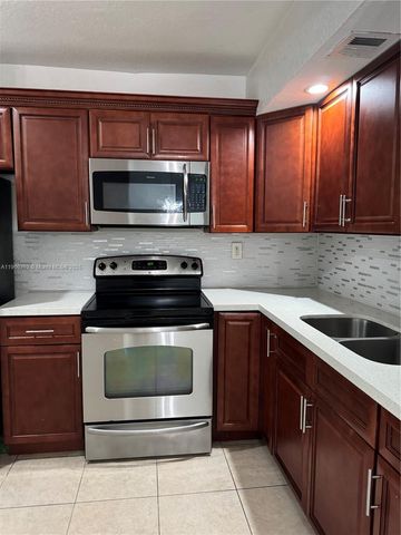 3710 NW 21st St 114, Lauderdale Lakes, FL 33311