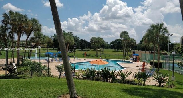 6921 Environ Blvd 6R, Lauderhill, FL 33319