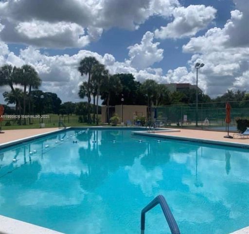 6921 Environ Blvd 6R, Lauderhill, FL 33319