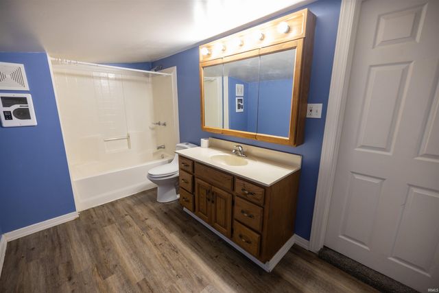 620 S Gharkey Street, Muncie, IN 47305