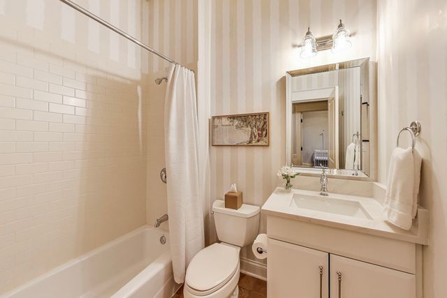1420 W Belle Plaine Avenue 1E, Chicago, IL 60613