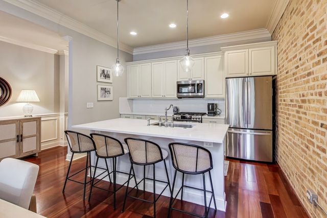 1420 W Belle Plaine Avenue 1E, Chicago, IL 60613