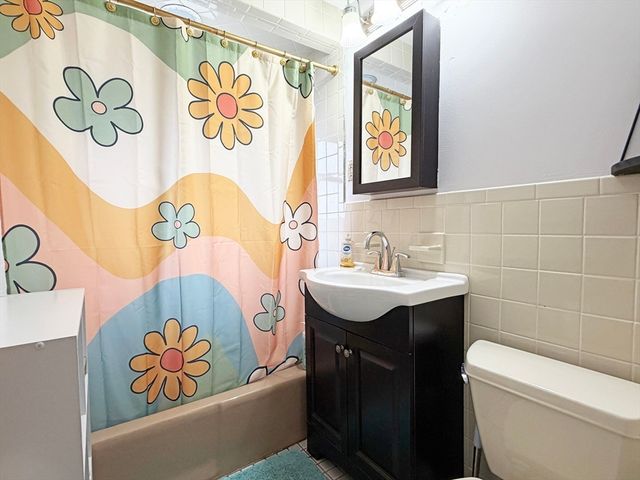 75-77 Dale St 77, Waltham, MA 02451