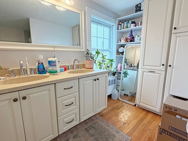 75-77 Dale St 77, Waltham, MA 02451