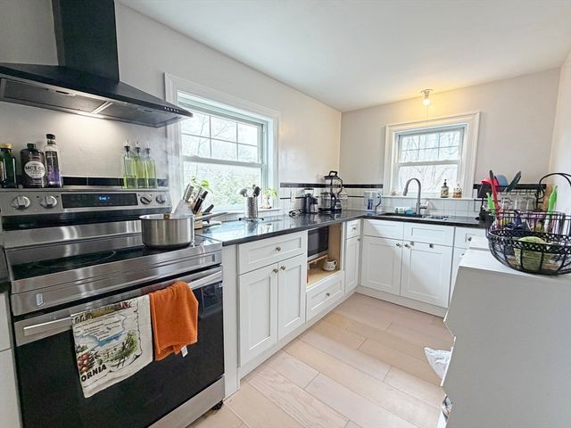 75-77 Dale St 77, Waltham, MA 02451