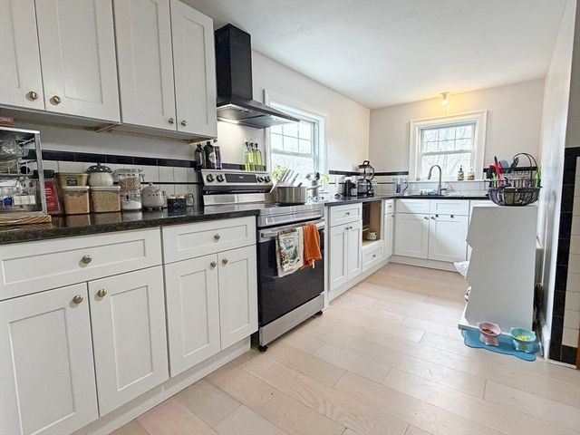 75-77 Dale St 77, Waltham, MA 02451