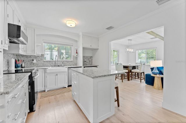 802 W CORAL STREET, Tampa, FL 33602