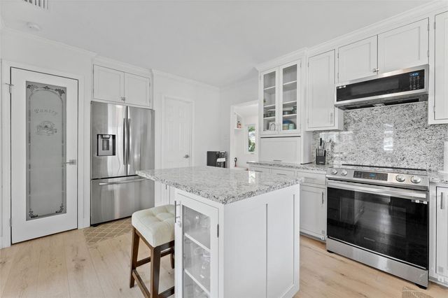 802 W CORAL STREET, Tampa, FL 33602