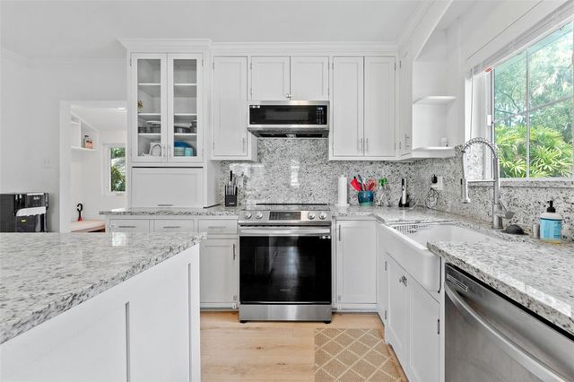 802 W CORAL STREET, Tampa, FL 33602