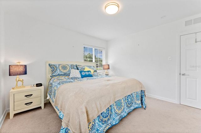 802 W CORAL STREET, Tampa, FL 33602