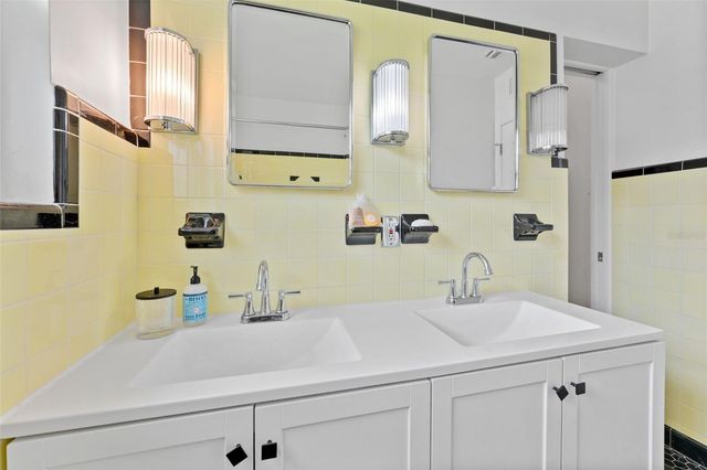 802 W CORAL STREET, Tampa, FL 33602