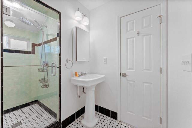 802 W CORAL STREET, Tampa, FL 33602