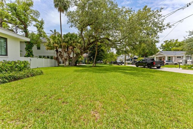 802 W CORAL STREET, Tampa, FL 33602