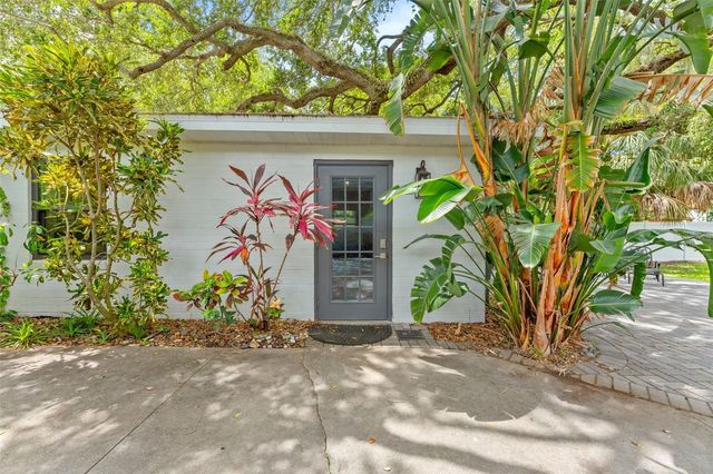 802 W CORAL STREET, Tampa, FL 33602
