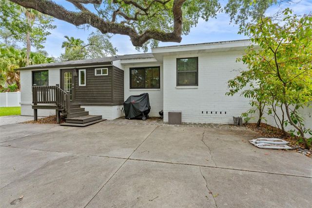 802 W CORAL STREET, Tampa, FL 33602