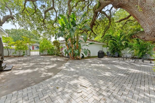 802 W CORAL STREET, Tampa, FL 33602