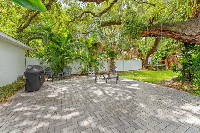 802 W CORAL STREET, Tampa, FL 33602