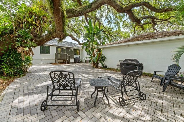 802 W CORAL STREET, Tampa, FL 33602