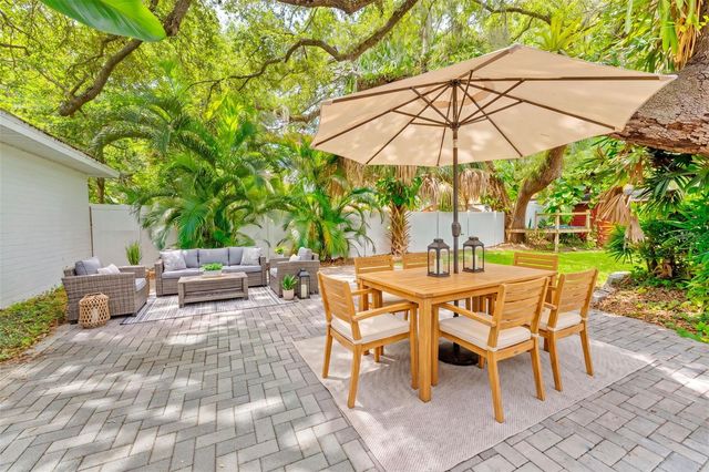802 W CORAL STREET, Tampa, FL 33602