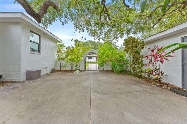 802 W CORAL STREET, Tampa, FL 33602