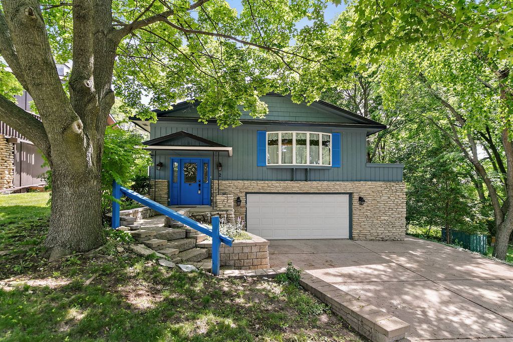 Image 1 of property listing at 2 Summit Street, East Dundee, IL 60118