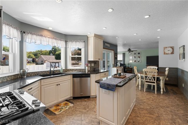 1760 Cadbury Street NW, Massillon, OH 44646