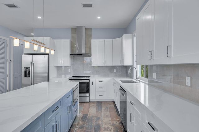 124 Venetian Way, Upper Matecumbe Key Islamorada, FL 33036