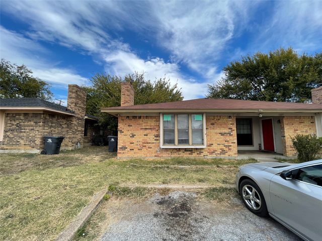 1327 Parkway Court, Arlington, TX 76010