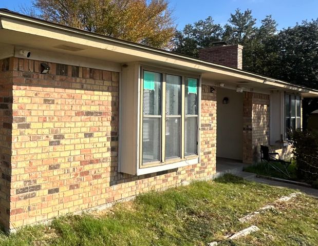 1327 Parkway Court, Arlington, TX 76010