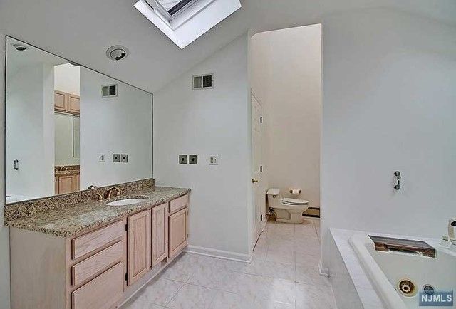 6 Quail Run, Warren, NJ 07059