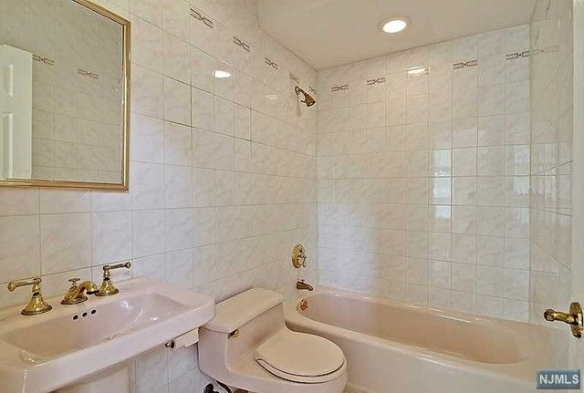 6 Quail Run, Warren, NJ 07059
