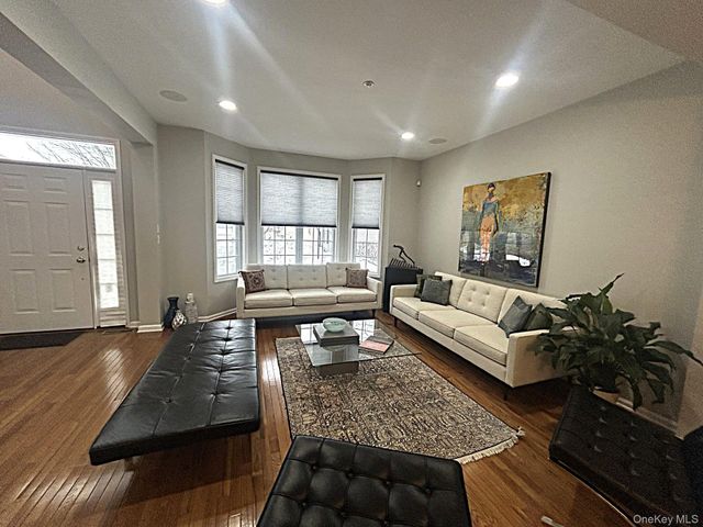 7 Limerick Court, White Plains, NY 10603