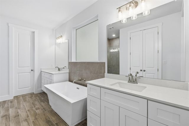 8521 Pine Muhly DR, Lago Vista, TX 78645