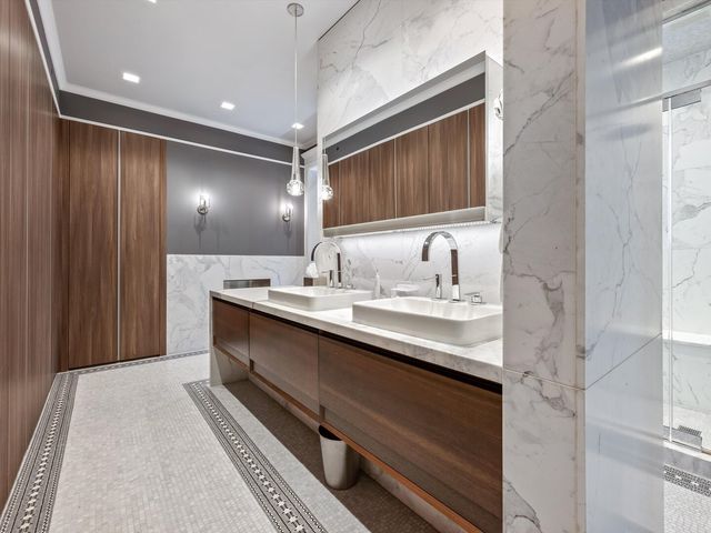 1210 N Astor Street 3A, Chicago, IL 60610