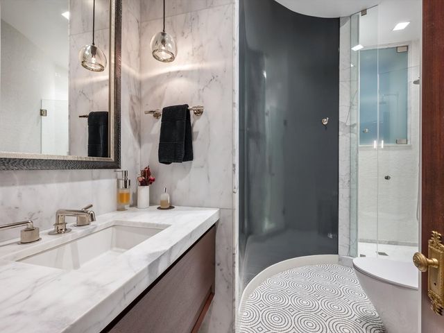 1210 N Astor Street 3A, Chicago, IL 60610